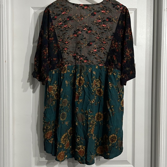 Natural Life Stella V-Neck Floral Patchwork Size Med - Picture 4 of 7